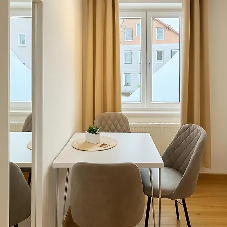 Allgaeu - Innenstadt, Schlafzimmer, Kueche, Parkplatz Moeglich, Dachterrasse Apartament Kempten