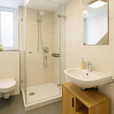 Allgaeu - Innenstadt, Schlafzimmer, Kueche, Parkplatz Moeglich, Dachterrasse Apartament *