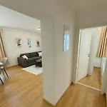 Allgaeu - Innenstadt, Schlafzimmer, Kueche, Parkplatz Moeglich, Dachterrasse アパート