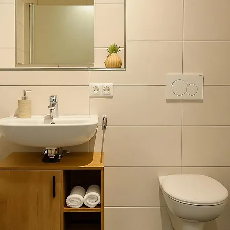 Allgaeu - Innenstadt, Schlafzimmer, Kueche, Parkplatz Moeglich, Dachterrasse * 켐프텐