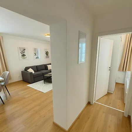 Allgaeu - Innenstadt, Schlafzimmer, Kueche, Parkplatz Moeglich, Dachterrasse Apartamento